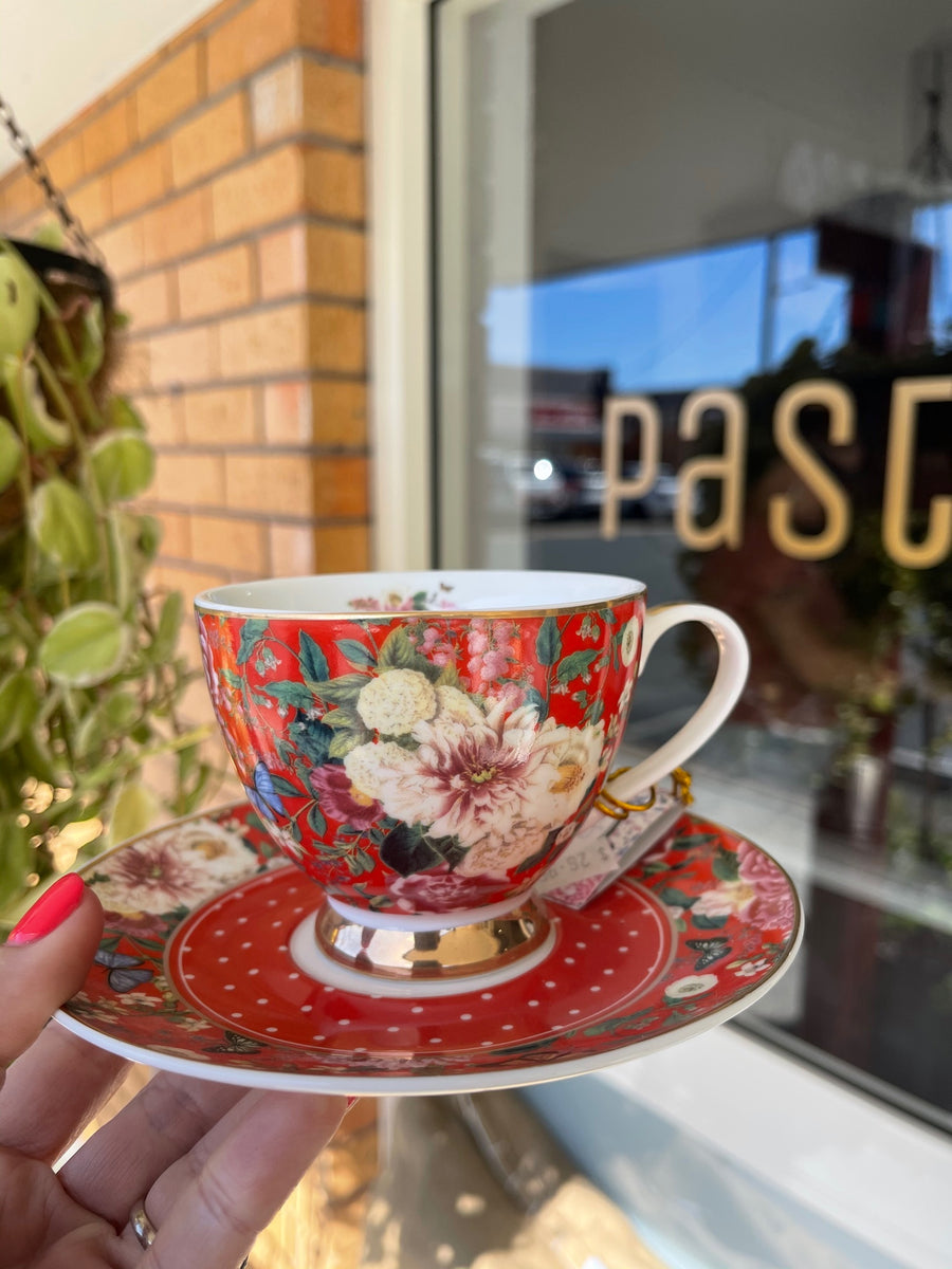 HIRE ME Full high tea set available to hire. Casseras